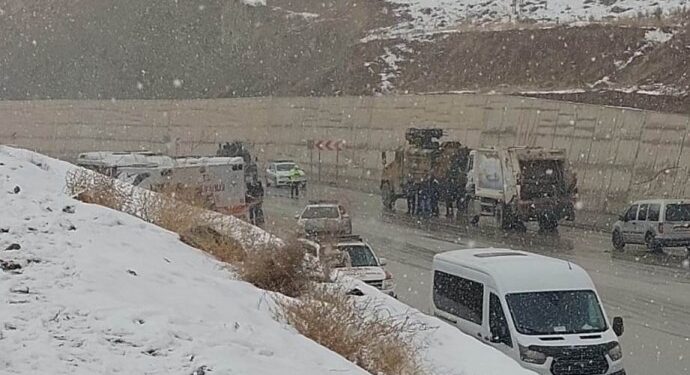 Polisin ateş açtığı araçta bir mülteci öldü