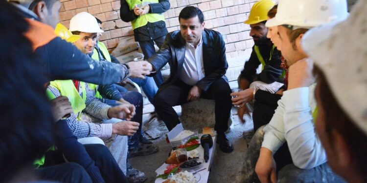 Demirtaş’tan işçilere: Değiştirecek güç sizde