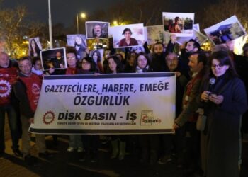 ‘Gazeteci gerektiğinde hapisten de haber geçiyor’