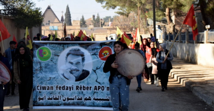 Gençler Hesekê’de tecride karşı yürüdü