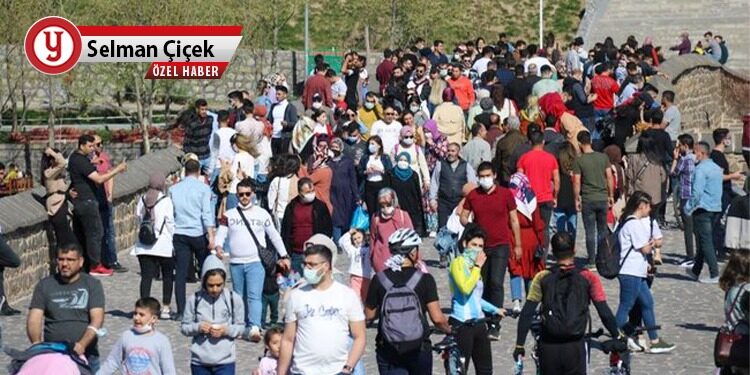 AYM’nin bloke kararına halktan tepki: Parayı babalarının hayrına vermiyorlar