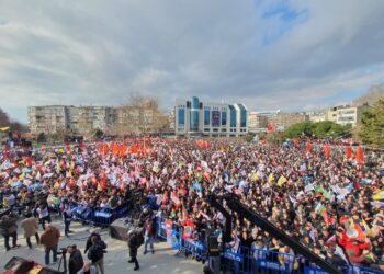 Emek ve Özgürlük İttifakı ilk mitingini yaptı: Kitle alana sığmadı