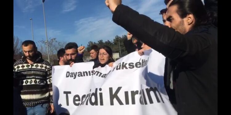 Açlık grevi eylemine polis saldırdı