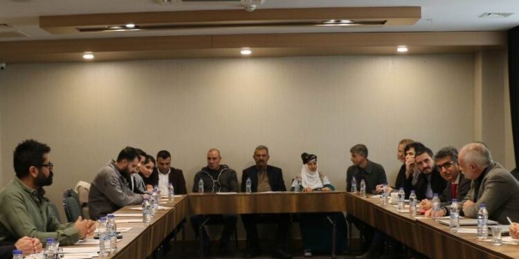 Uluslararası Delegasyon heyeti İmralı’daki tutukluların aileleri ile görüştü