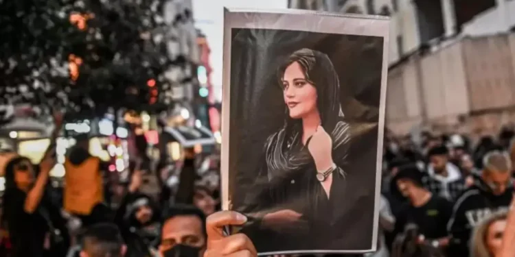 Wanlı kadınlar: İran’daki direnişin yanındayız