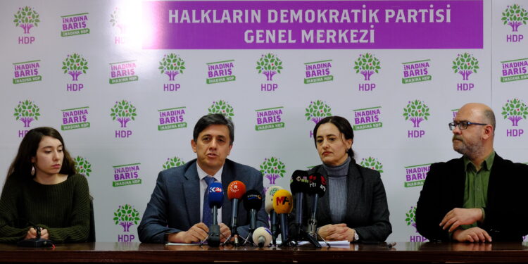 HDP kapatma davası ile ilgili AYM’ye başvurdu