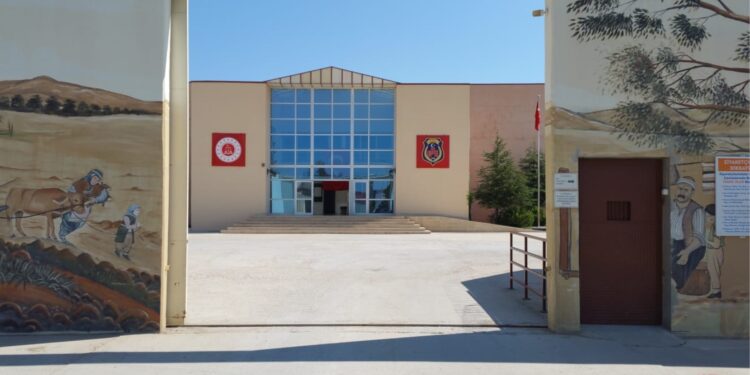 Sincan’da ihlaller artıyor: Sohbet etmek dahi yasak!