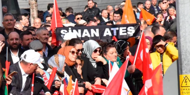 Erdoğan’ın mitinginde Sinan Ateş protestosu