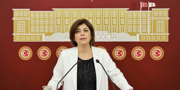 HDP Anayasa Komisyonu görüşmelerine katılmayacak: Başörtüsünü seçim kampanyasına dönüştürdüler