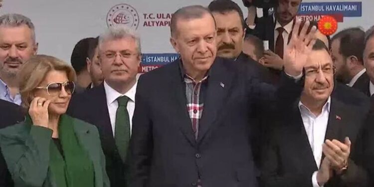 Erdoğan metro açılışını Çiller ile birlikte yaptı