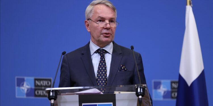 Finlandiya, NATO’ya İsveç ile aynı anda girmeyi gözden geçirecek