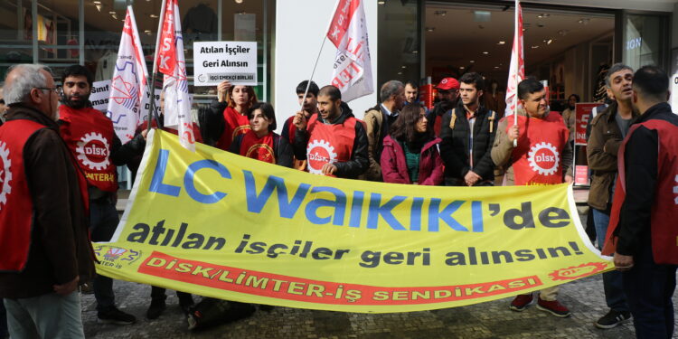 LC Waikiki işçileri: Hırsız değil emekçiyiz