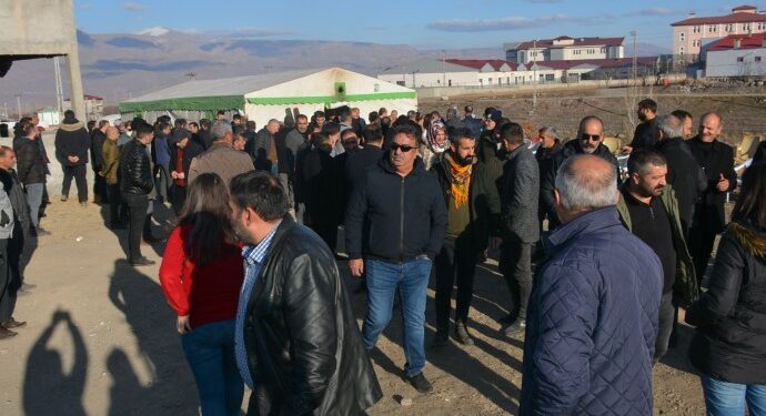 Paris’te katledilen kızıl için taziyeler devam ediyor