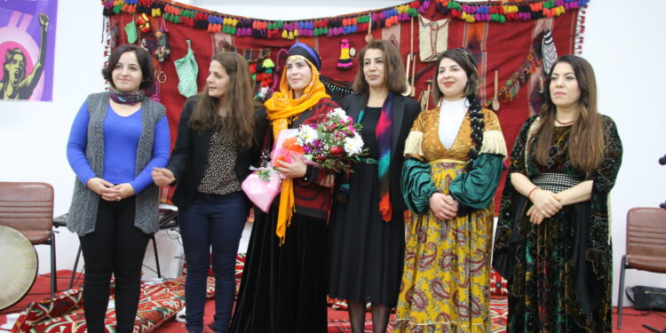 Denbêj kadınlar Silopiya Belediyesi’nin etkinliğinde buluştu