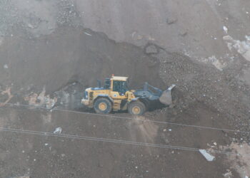 Toplu mezarların üzerine villa ve AVM inşa ediyorlar