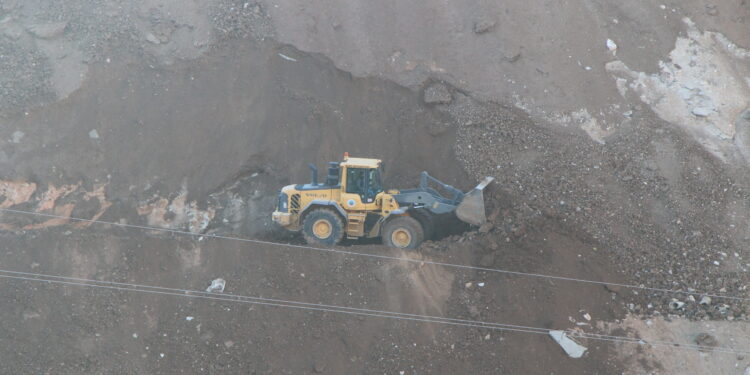 Toplu mezarların üzerine villa ve AVM inşa ediyorlar