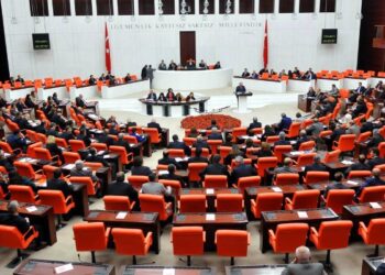 Başörtüsü teklifi Anayasa Komisyonu’nda kabul edildi