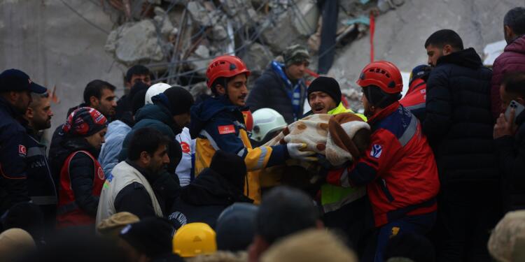 Amed’de fotoğraflarla deprem ve yaşam