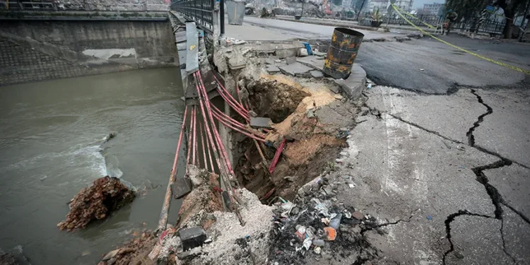 Defne Belediye Başkanı isyan etti: Çadır yok, duyun artık, bittik!