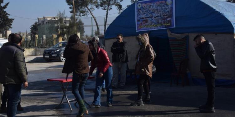 Kobanê’de depremzedeler için 15 çadır kuruldu