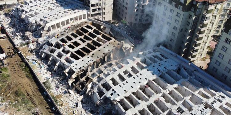 Yağma ortağı müteahhitler kaçıyor