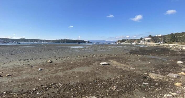 Seferihisar’da deniz 25 metre çekildi