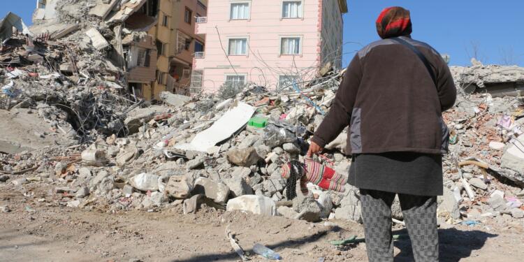 Su yok, hastalıklar yayılıyor: Acilen sağlık ekipleri gelmeli