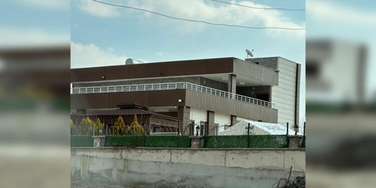 AKP il yöneticisi evinin bahçesine AFAD çadırı kurdu