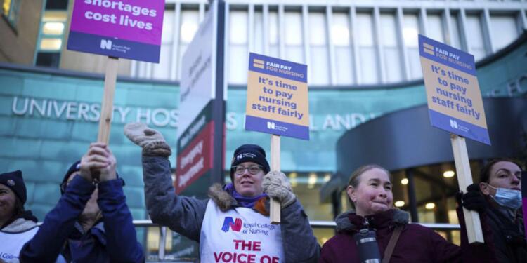 İngiltere’de yüzbinler ücret artışı talebiyle grevde