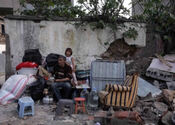 Romanlardan Erdoğan’a: Evlerimizi yıkıp villalar inşa etti