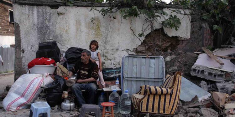 Romanlardan Erdoğan’a: Evlerimizi yıkıp villalar inşa etti