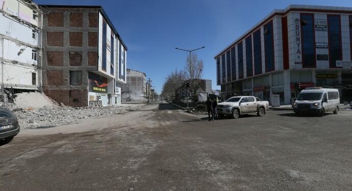 Çadır ve konteyner kent kurumu hızlandı, yollar temizlendi: Erdoğan gelecek