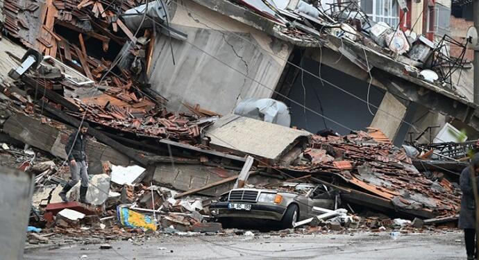 Hatay’da yıkım ağır: Hastane, okul ve kiliseler de yıkıldı