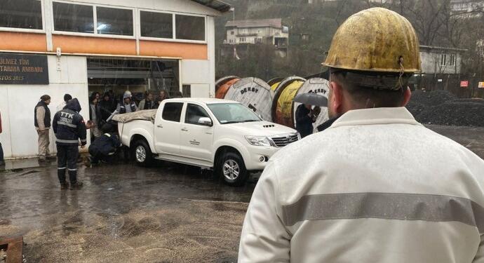 Soma’dan madenciler deprem bölgesine doğru yola çıktı