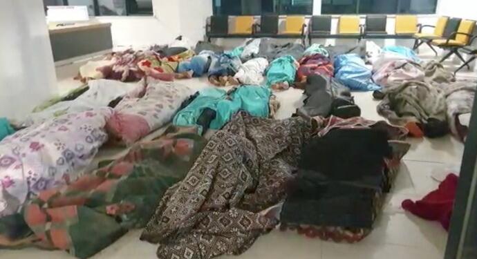 Depremin merkez üssünde cenazeler hastane koridorlarında bekletiliyor