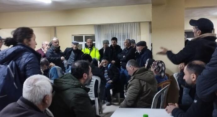 Elbistan’da AFAD yetkililerine halktan tepki