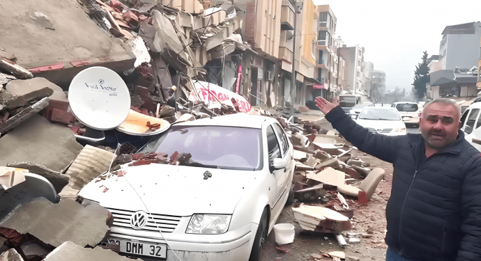 Semsûr’da bir baba enkaz altındaki çocuklarını bekliyor: Bir kepçe yok mu Allah aşkına!
