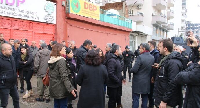 Botan’da deprem yardımına polis engeli