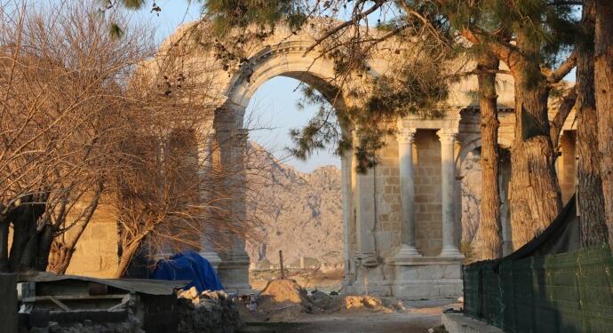 Anavarza Antik Kenti de depremden etkilendi