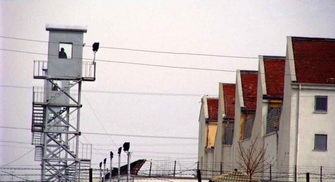 Av. Çakas: Disiplin cezaları ile aile de tecrit ediliyor