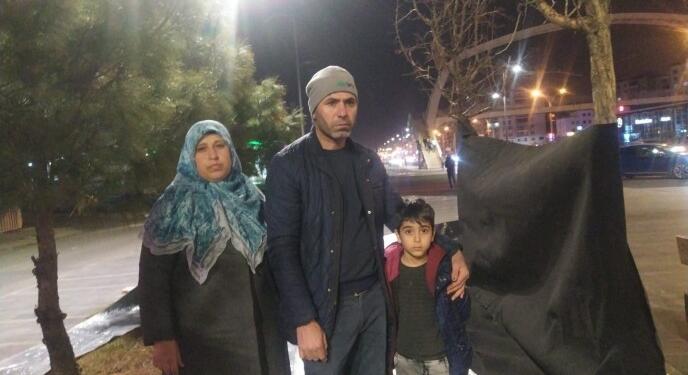 Evlerine ‘az hasarlı’ denilince çadırları ellerinden alındı