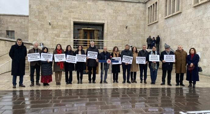 HDP’li vekiller tecride karşı başlattığı nöbette çözüm için İmralı’yı işaret etti: Muhatap belli