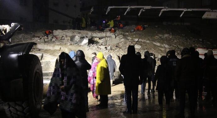 Dîlok’ta halk enkaz altında AFAD nerede?