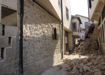 ‘Dar sokaklarda yıkılan evlerden kimsenin haberi yok’