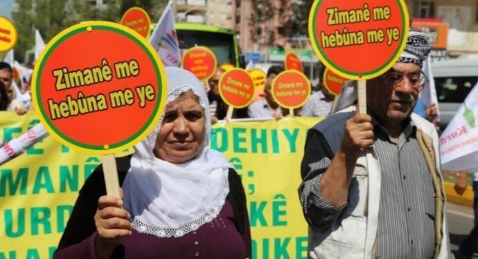 Dilbilimci Alpay’dan asimilasyona karşı ‘Kürtçenin Kütüphanesi’ önerisi