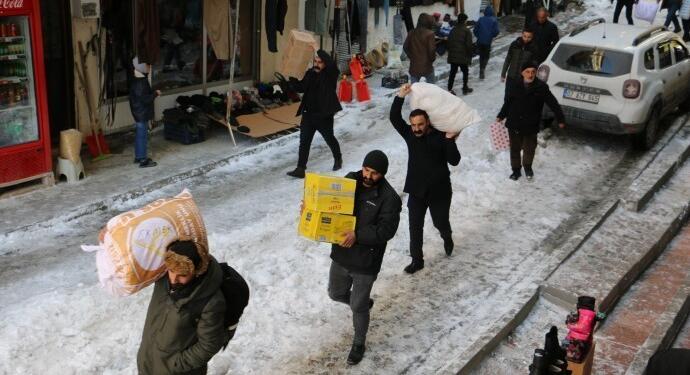 HDP depremzedeler için çadır üretim atölyesi kurdu