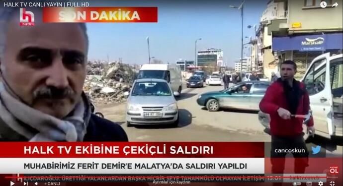 Gazetecilere canlı yayında çekiçli saldırı