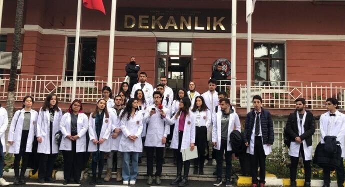 Tıp öğrencilerinden online eğitim kararına tepki