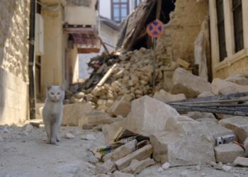 Dünyanın ilk ışıklandırılan caddesi artık enkaz altında