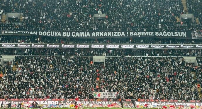 Vodafone Park’ta maç öncesi ‘hükümet istifa’ sloganları yükseldi
